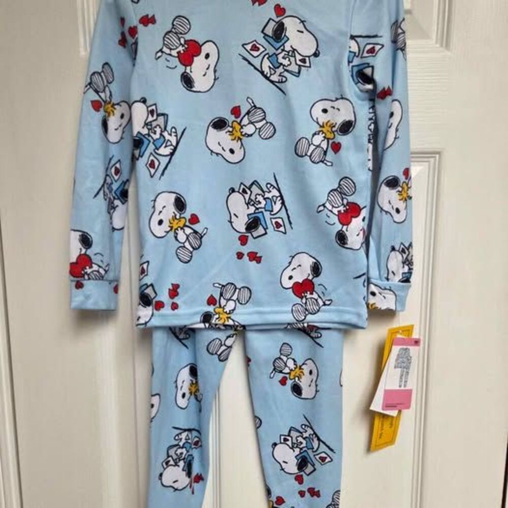 Peanuts kids size 4 pj set new with tags Snoopy and Woodstock